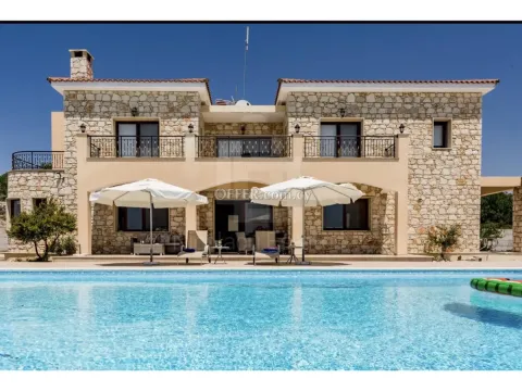 Resale 4 Bedroom Villa with a Private Swimming Pool in Drinia Paphos