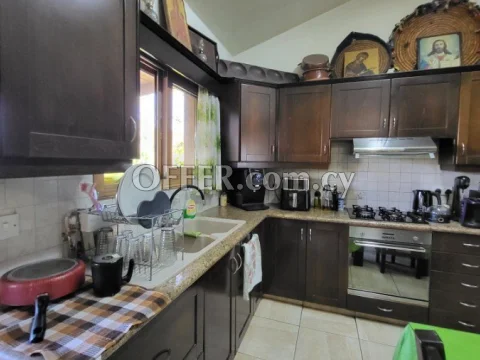 House in Limassol suburbs built in 660m2 plot which can be used as 2 separate residents - 9