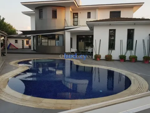 6 Bed Villa for Sale in Kokkinotrimithia, Nicosia - Main Photo