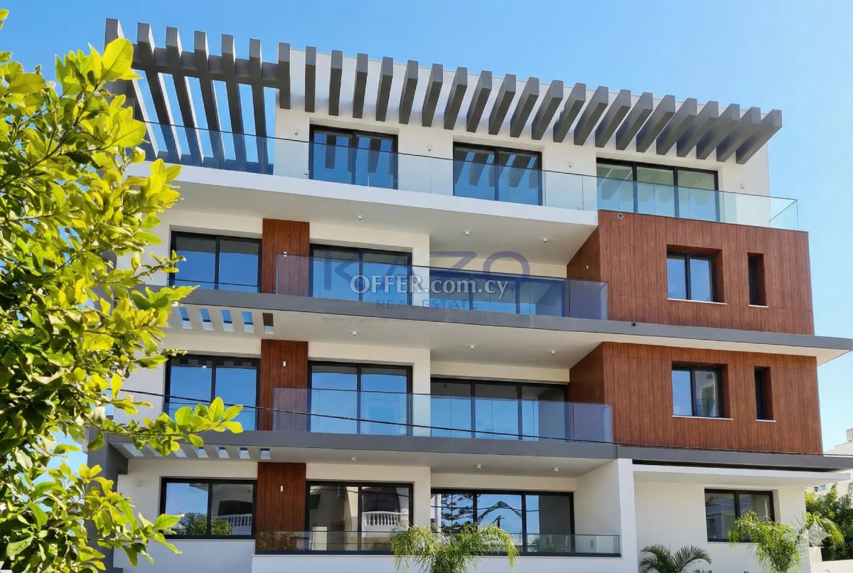 Spacious Top Floor Apartment in Central Papas Area - 1
