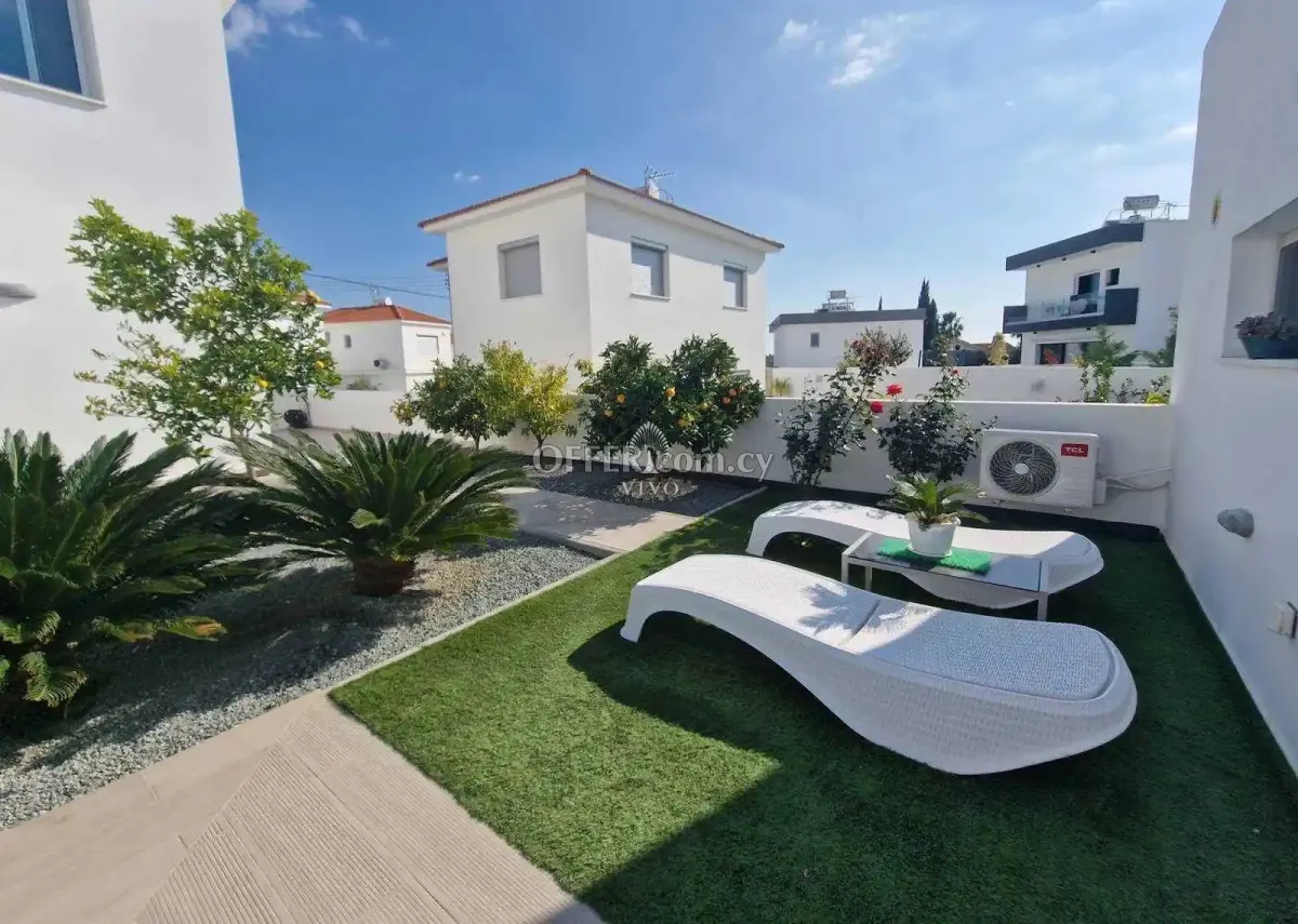 SPACIOUS 4 BEDROOM VILLA IN PAREKLISIA - 11