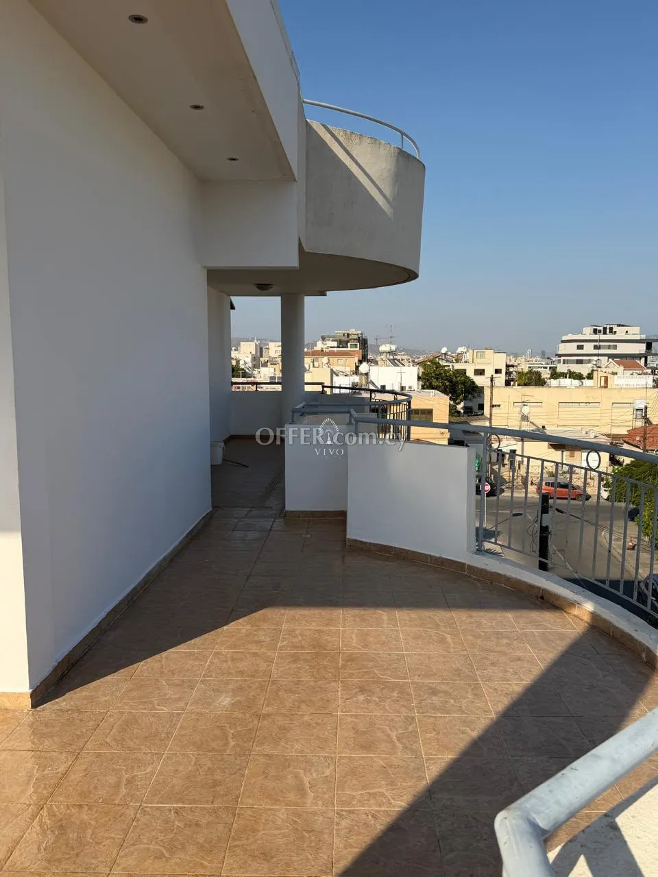 THREE BEDROOM APARTMENT IN MESA GEITONIA, LIMASSOL - 11