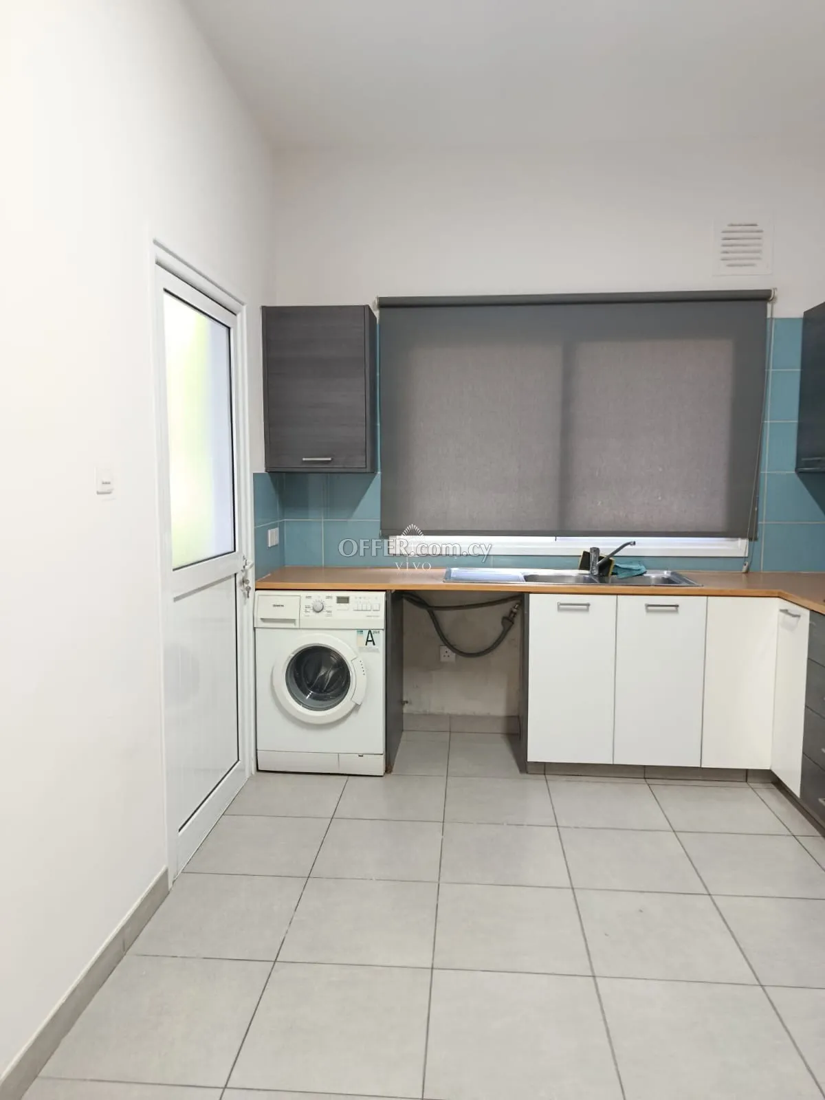 THREE BEDROOM APARTMENT IN KATHOLIKI, LIMASSOL - 10