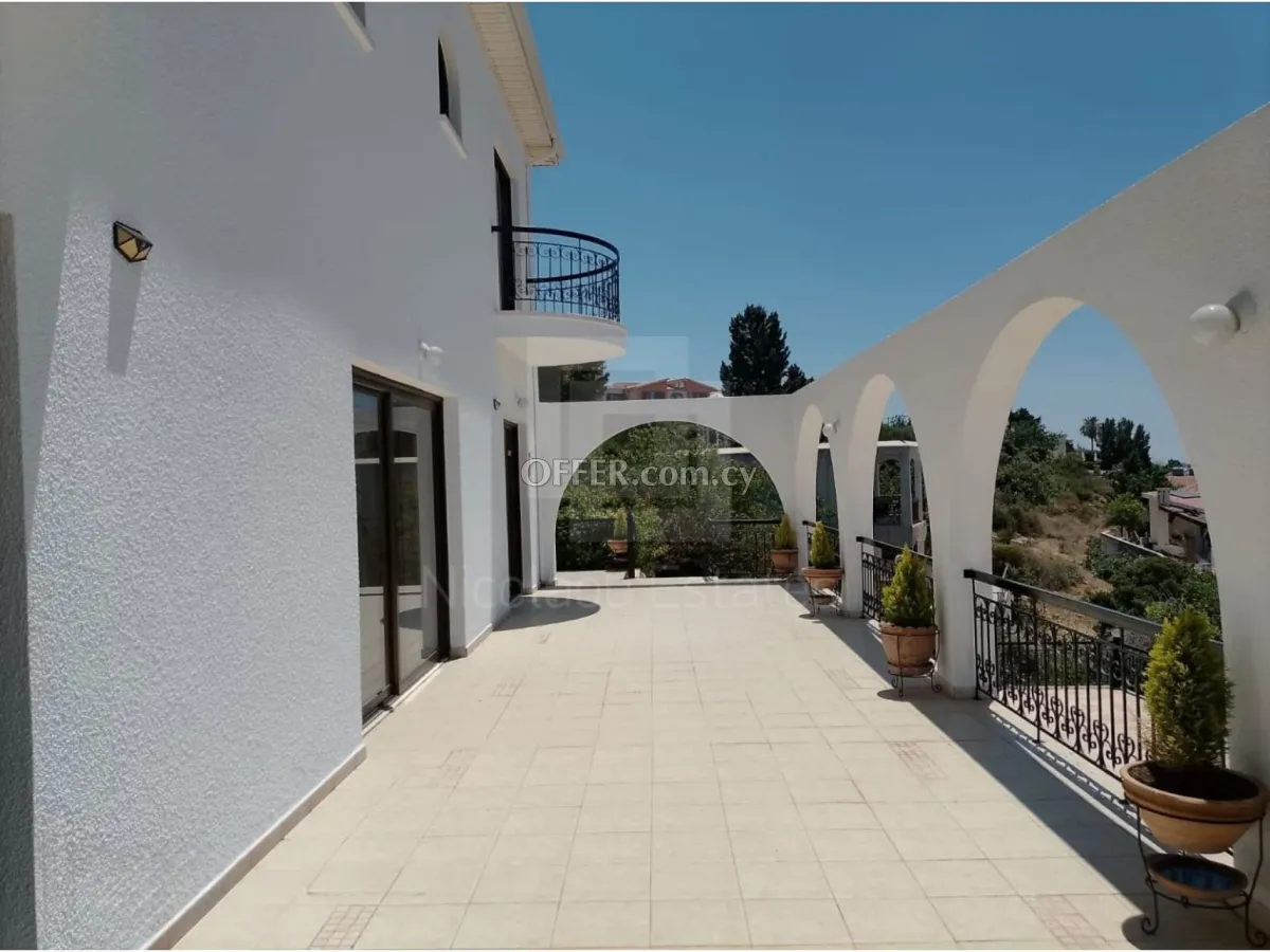 Exceptional Five Bedroom Villa with Panoramic Sea Views in Tala Paphos - 8