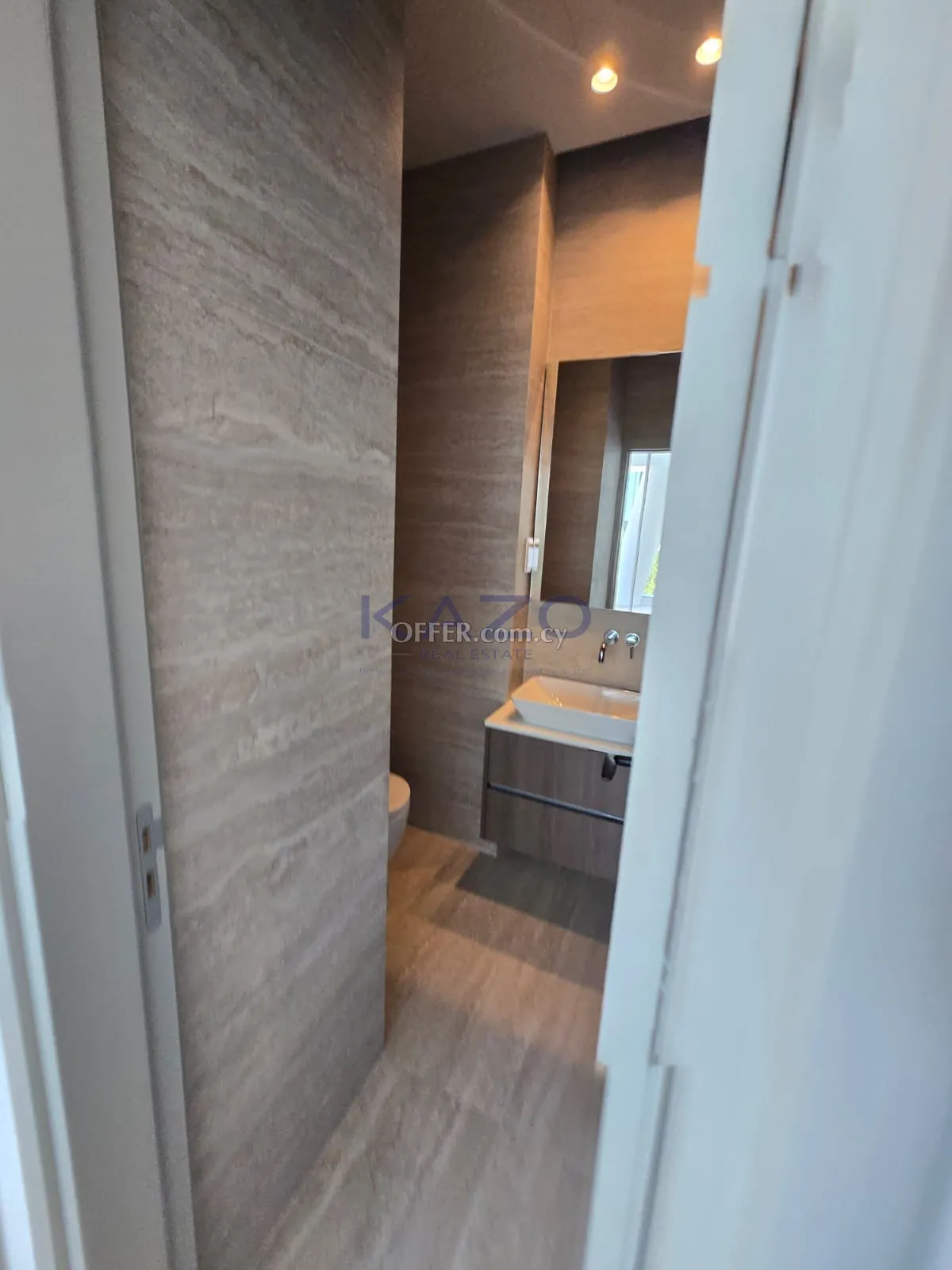 Modern Seafront Apartment with Gym in Mouttagiaka - 3