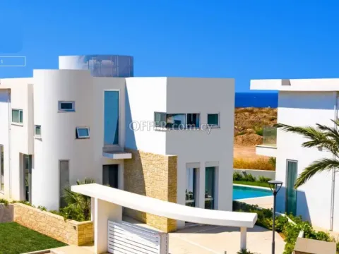 Spacious Villa with Pool Near Coral Bay Beach - Main Photo