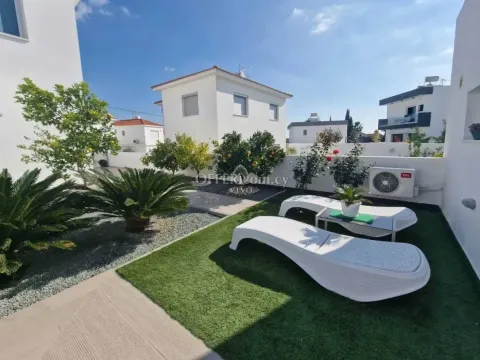 SPACIOUS 4 BEDROOM VILLA IN PAREKLISIA - 11