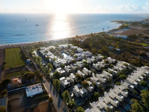 Modern Geroskipou Seafront Villa for Sale with Private Pool and Communal Gym - 5