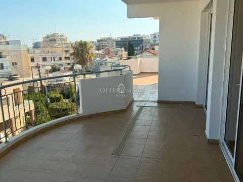 THREE BEDROOM APARTMENT IN MESA GEITONIA, LIMASSOL - 10