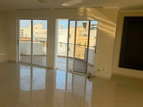 THREE BEDROOM APARTMENT IN MESA GEITONIA, LIMASSOL - 4