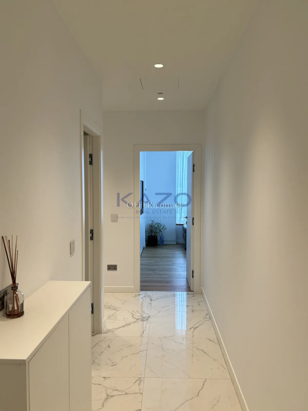 Seafront Apartment with Pool in Agios Tychonas - 2