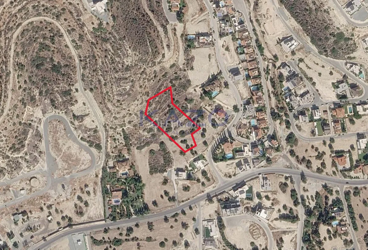Large Field For Sale in Beautiful Palodeia - 1