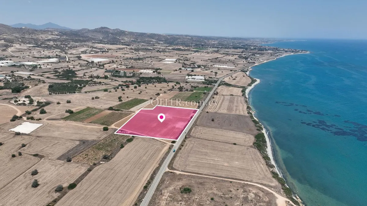 Field in Maroni Larnaca - 1