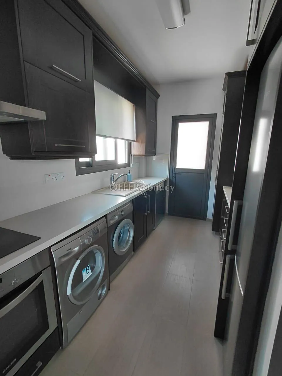 THREE BEDROOM WHOLE FLOOR APARTMENT IN PANTHEA LIMASSOL - 10