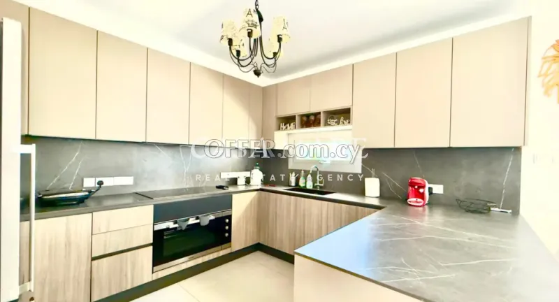 Furnished 3 bedroom penthouse Larnaca
- 7