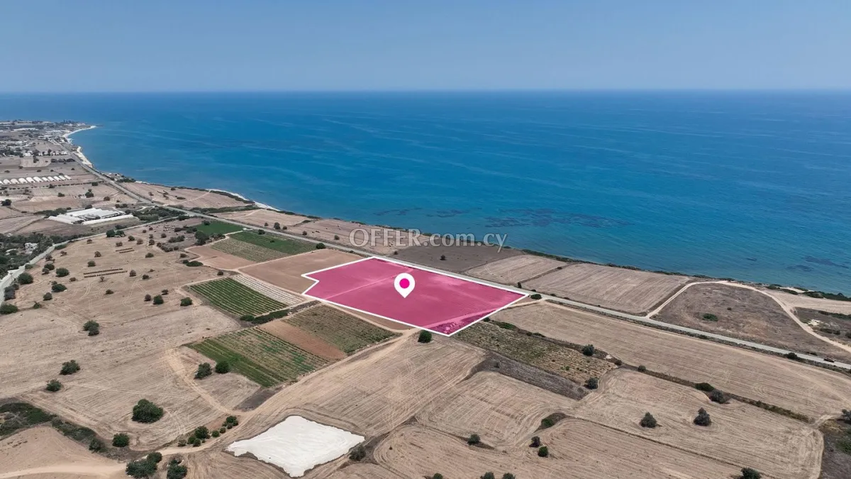 Field in Maroni Larnaca - 4
