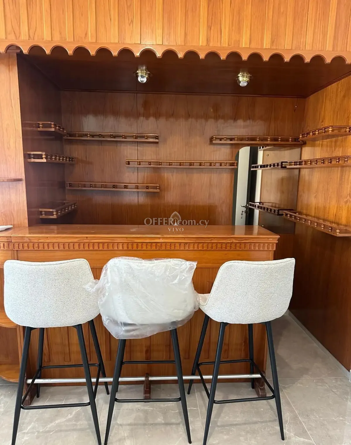 FRESHLY RENOVATED 3 BEDROOM APARTMENT IN KATO POLEMIDIA - 8