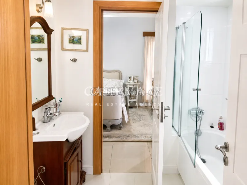 3 bedroom house in Nicosia Agios Dometios - 2