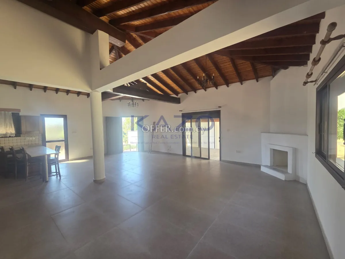 Spacious Detached House in Peaceful Monagroulli Village - 11
