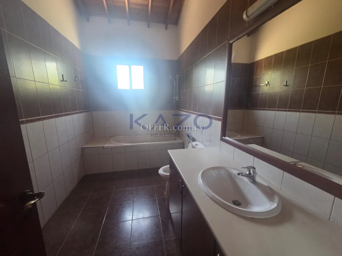 Spacious Detached House in Peaceful Monagroulli Village - 9