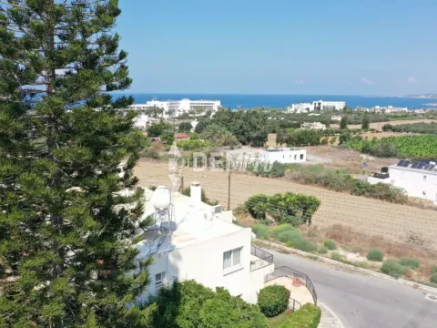 House For Sale in Chloraka, Paphos - DP6070