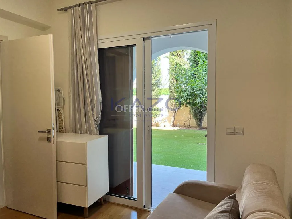 3-Bed Seafront Apartment in Marina with Communal Pool and Garden - 5