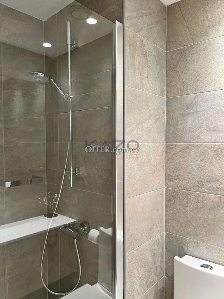 3-Bed Seafront Apartment in Marina with Communal Pool and Garden - 3