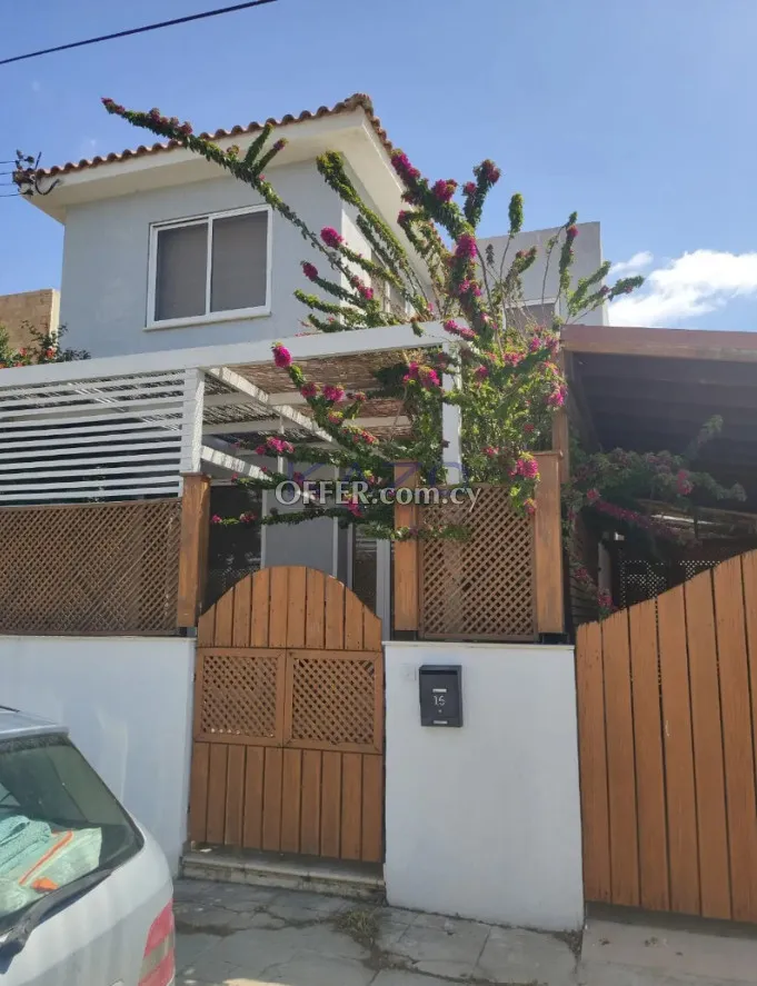 Fully Furnished 4-Bed Detached House in Zakaki - 1
