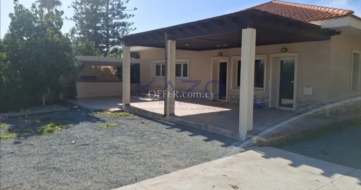 4-Bed Detached House on Large Plot in Pyrgos - 1