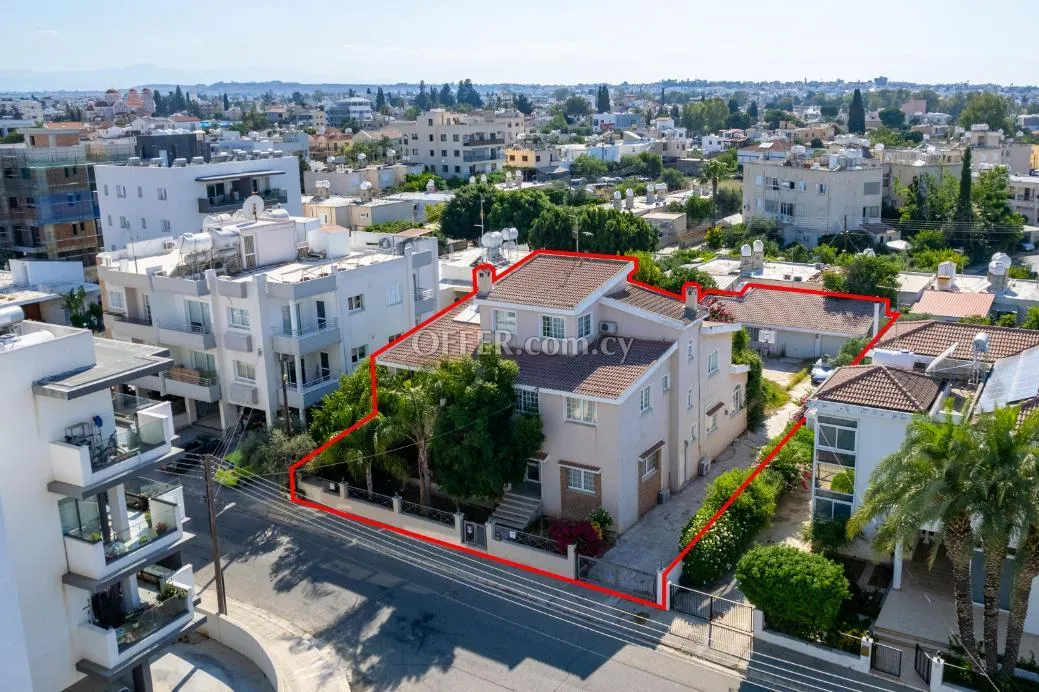 House with a pool in Lakatamia Nicosia - 1
