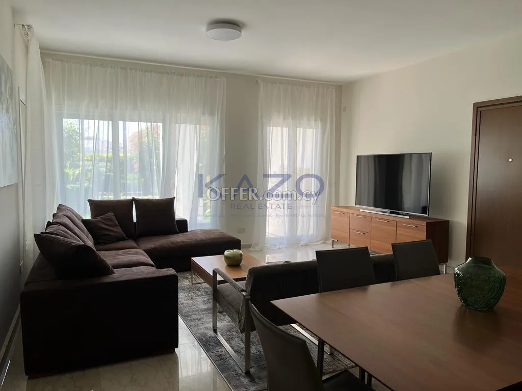 3-Bed Seafront Apartment in Marina with Communal Pool and Garden - 1