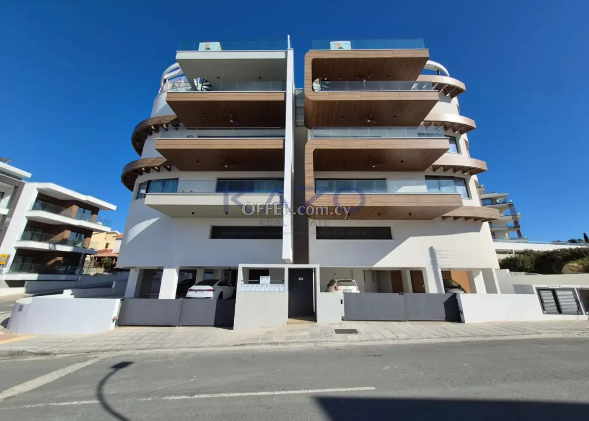 Prestigious Three Bedroom Penthouse with Private Pool for Rent in Panthea - 1