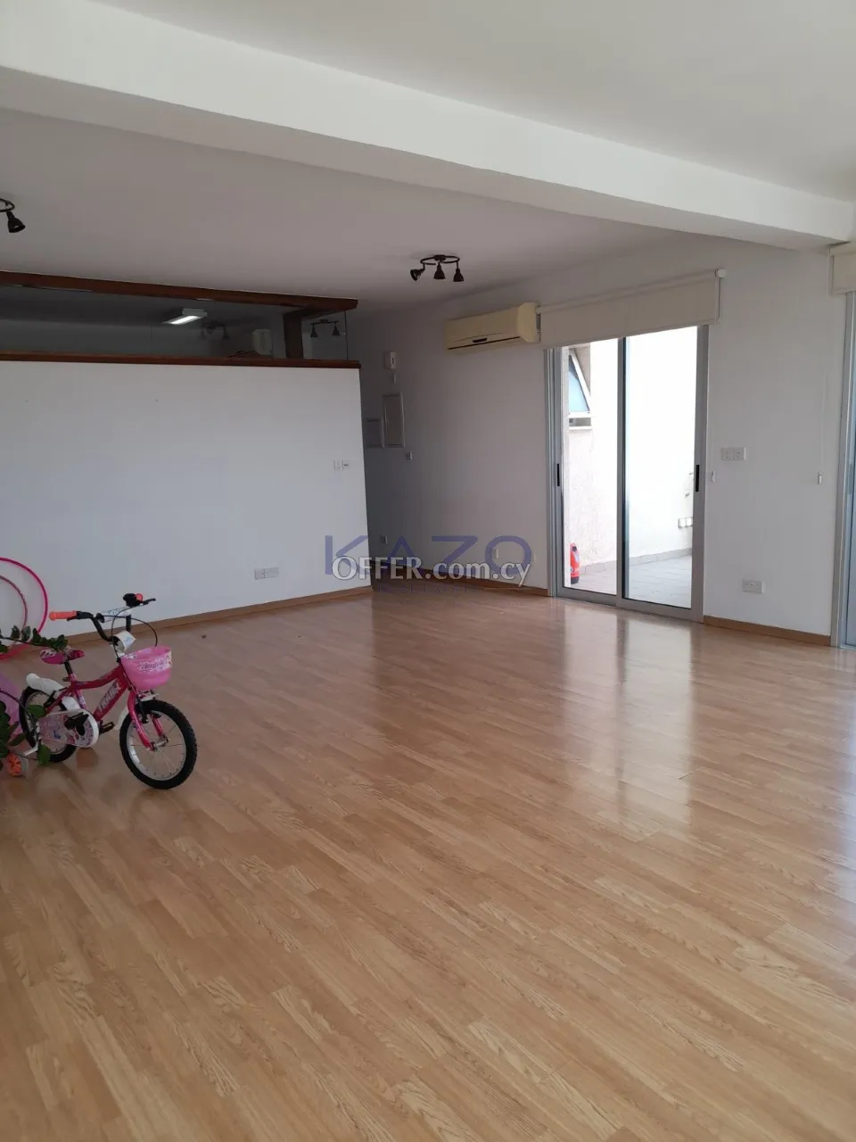 3-Bed Penthouse with City View in City Center - Katholiki - 13