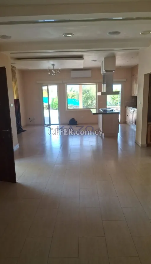 4-Bed Detached House on Large Plot in Pyrgos - 7
