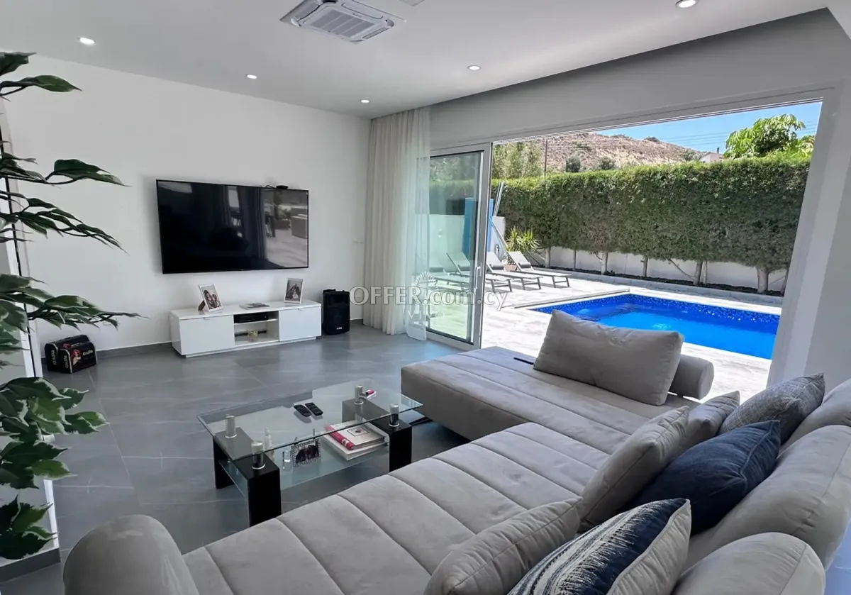 PANORAMIC VIEW 5 BEDROOM VILLA IN AGIOS TYCHONAS - 11
