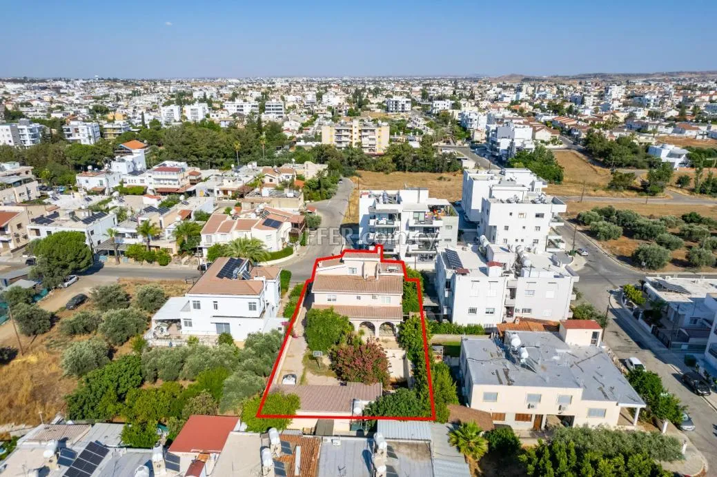 House with a pool in Lakatamia Nicosia - 4