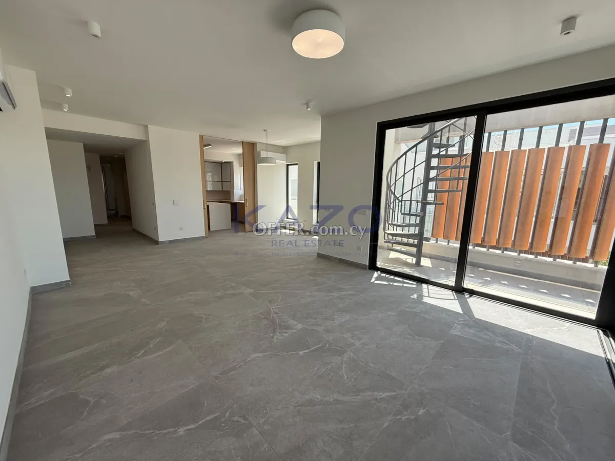 3-Bed Panoramic View Penthouse in Neapolis - 12
