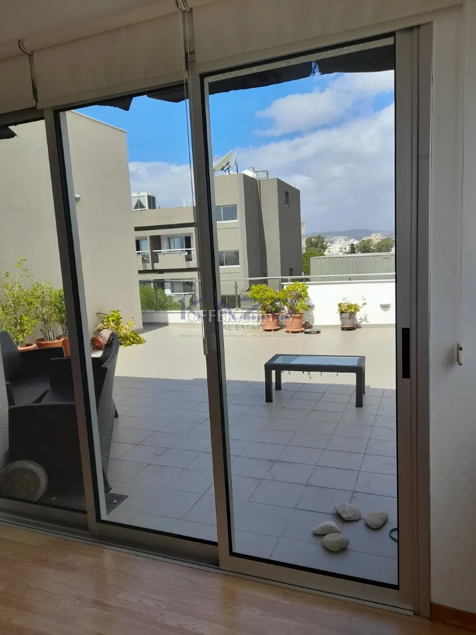 3-Bed Penthouse with City View in City Center - Katholiki - 11