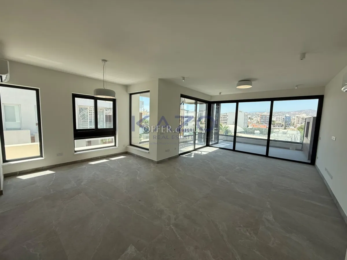 3-Bed Panoramic View Penthouse in Neapolis - 11