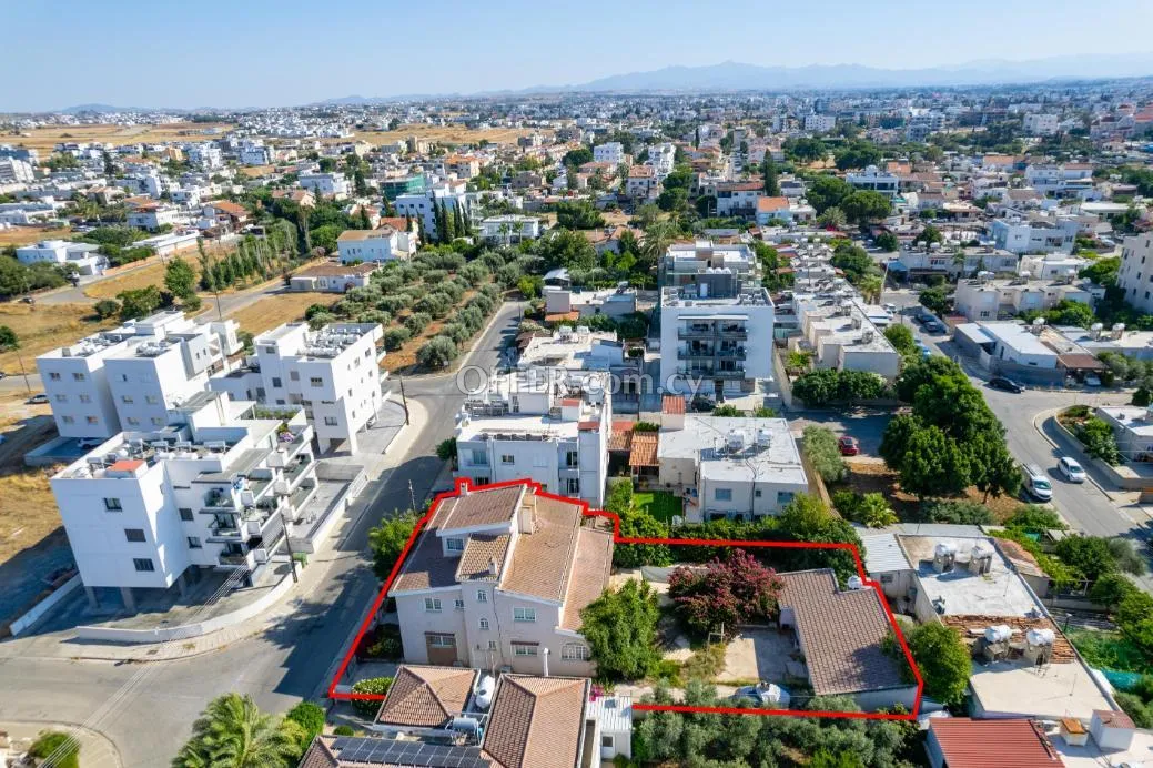 House with a pool in Lakatamia Nicosia - 2
