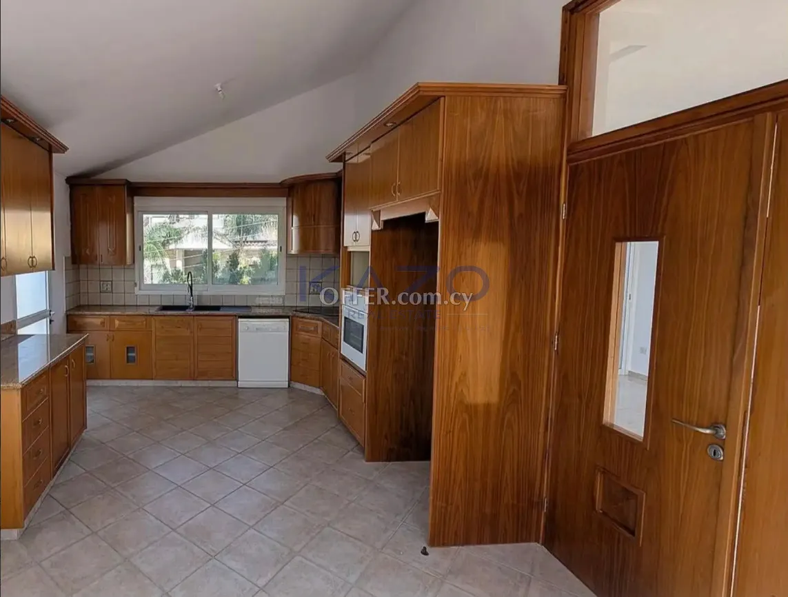 Sea View 4-Bed Detached House in Agia Fyla - 10