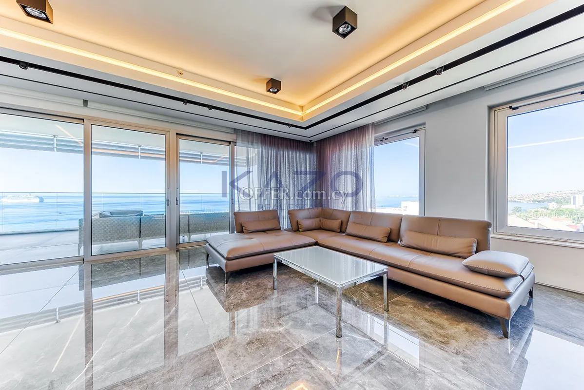 3-Bed Seafront Apartment in Pyrgos Tourist Area - 11