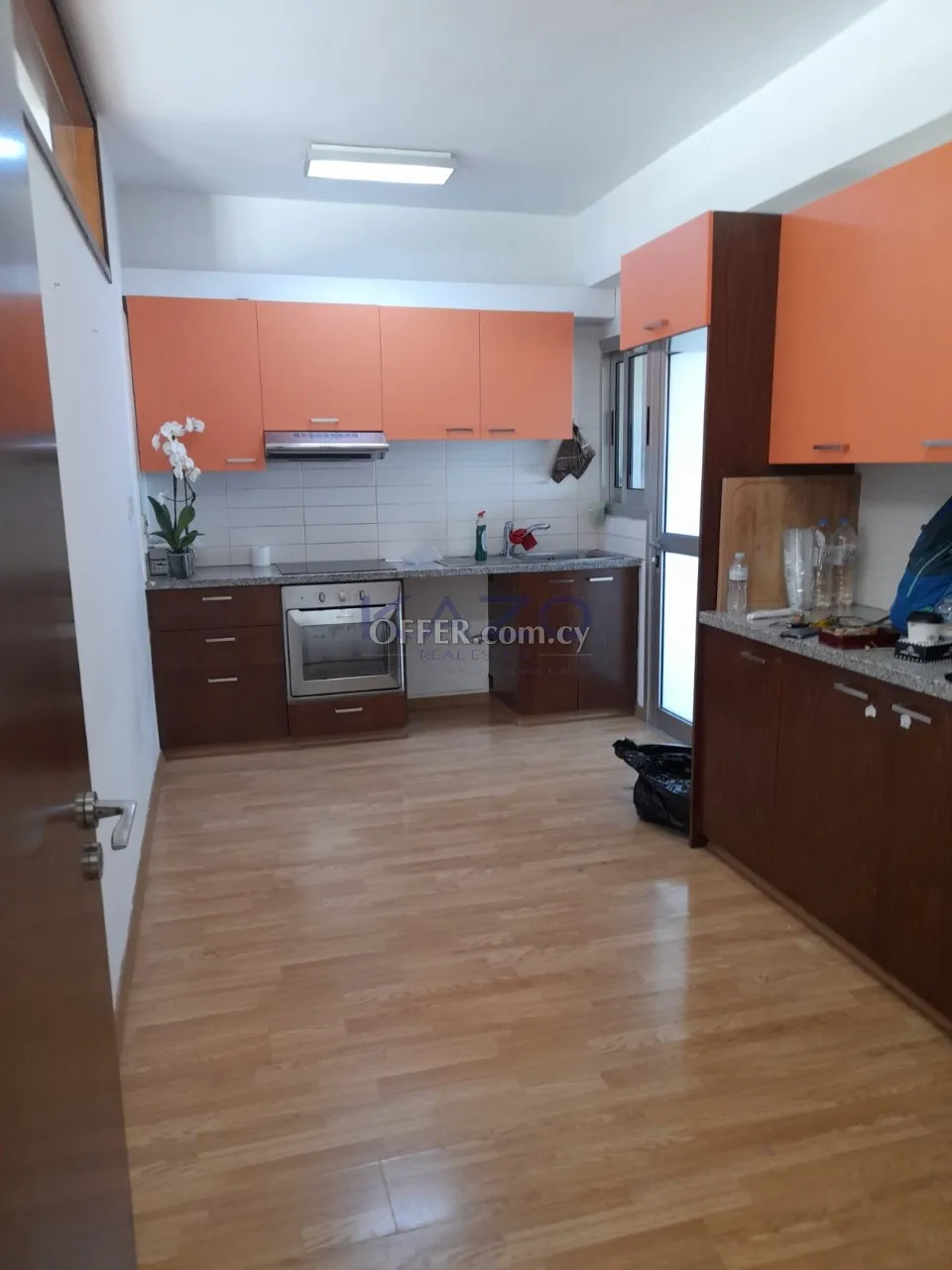 3-Bed Penthouse with City View in City Center - Katholiki - 10