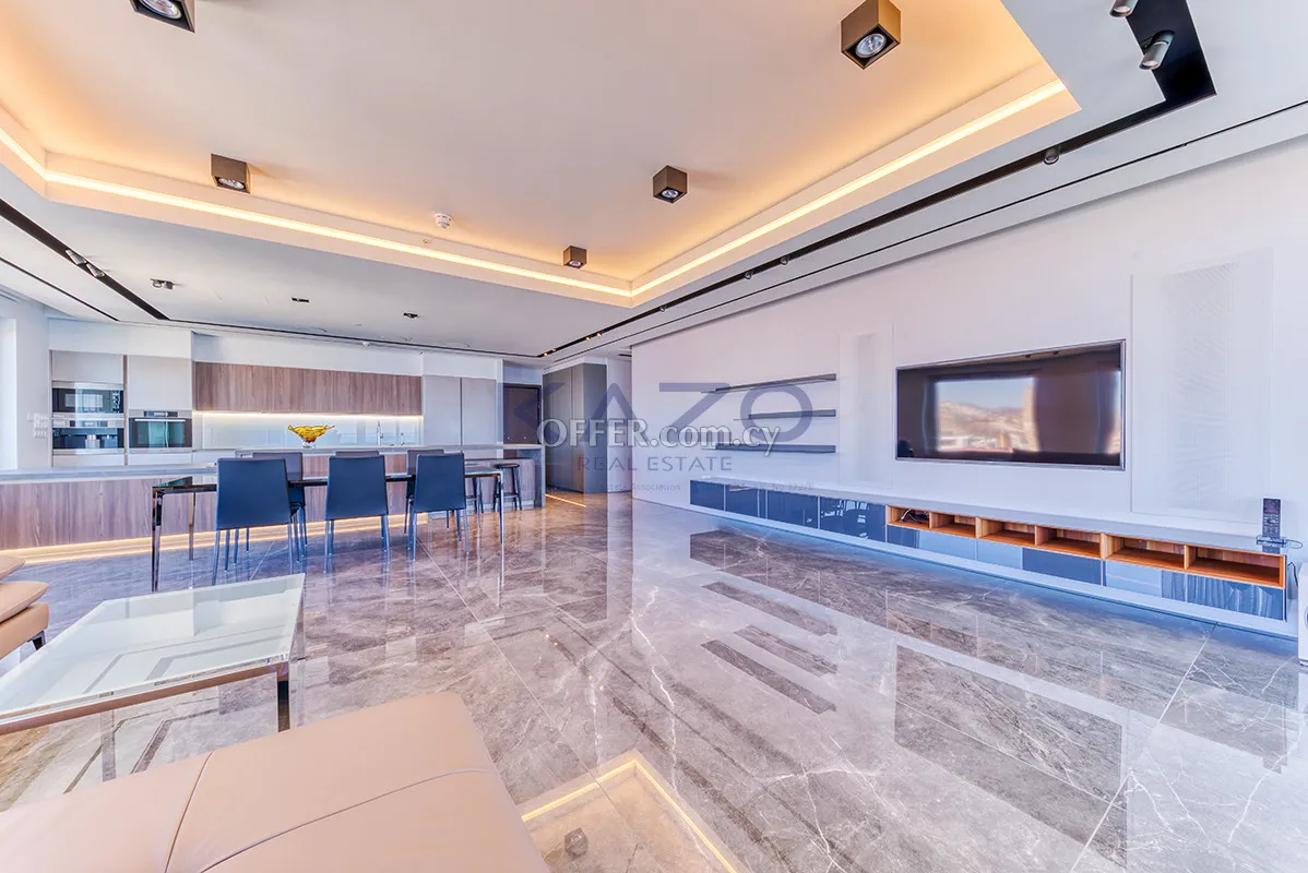 3-Bed Seafront Apartment in Pyrgos Tourist Area - 10