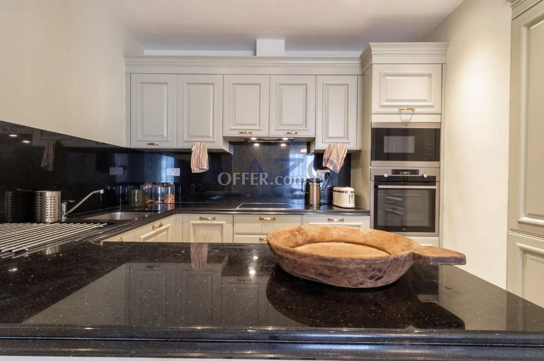 4-Bed Sea View Apartment in Germasoyeia - 9