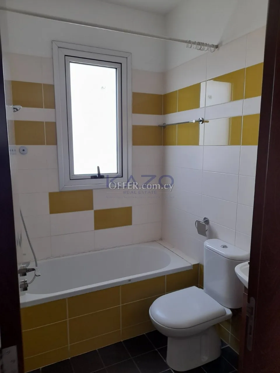 3-Bed Penthouse with City View in City Center - Katholiki - 7