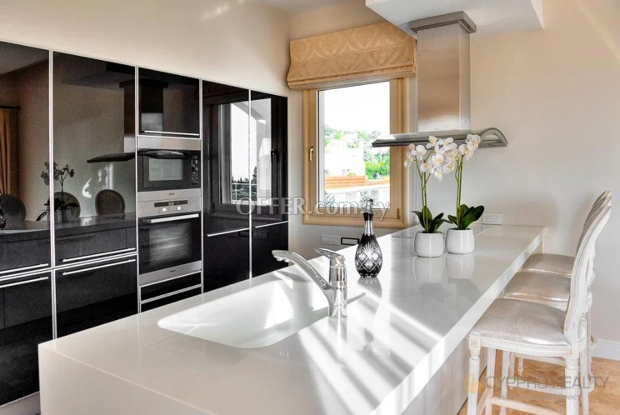 Luxury 4 Bedroom Villa in Agios Tychonas Area - 4