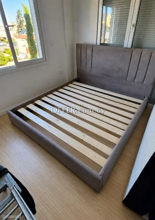 Complete bedframe with headboard great condition no matress - 1