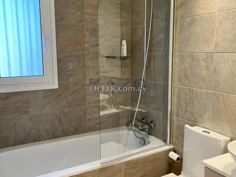 3-Bed Seafront Apartment in Marina with Communal Pool and Garden - 4