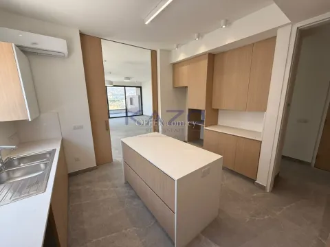 3-Bed Panoramic View Penthouse in Neapolis - Main Photo